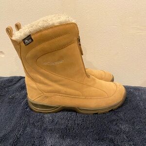 Brown Colombia winter boots, size 8.5 very good condition ￼